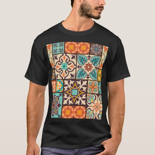 Farbenfrohe Patchwork Islam Motifs Tile T-Shirt (Vorderseite)