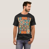 Farbenfrohe Patchwork Islam Motifs Tile T-Shirt (Vorne ganz)
