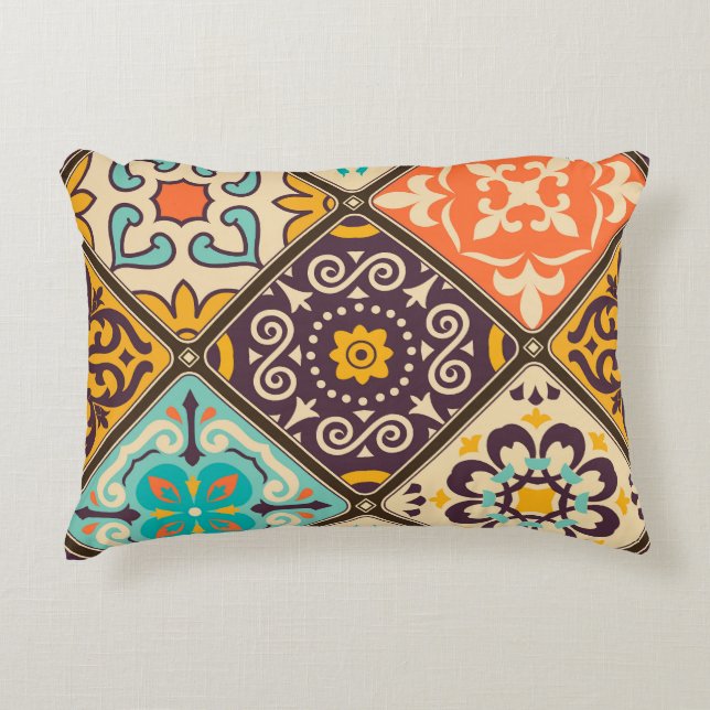 Farbenfrohe Patchwork: Majolica Fliesendesign Dekokissen (Vorderseite)