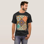 Farbenfrohe Patchwork: Majolica Fliesendesign T-Shirt (Vorne ganz)