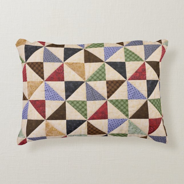 Farbenfrohe Patchwork-Quilt: Blume Textur. Dekokissen (Vorderseite)