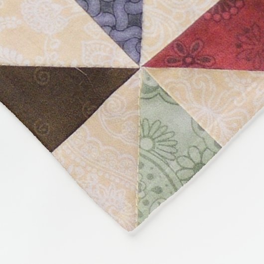 Farbenfrohe Patchwork-Quilt: Blume Textur. Fleecedecke (Ecke)