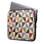 Farbenfrohe Patchwork-Quilt: Blume Textur. Laptopschutzhülle (Vorderseite Links)