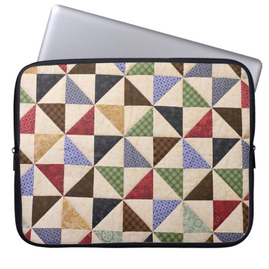 Farbenfrohe Patchwork-Quilt: Blume Textur. Laptopschutzhülle (Vorderseite)