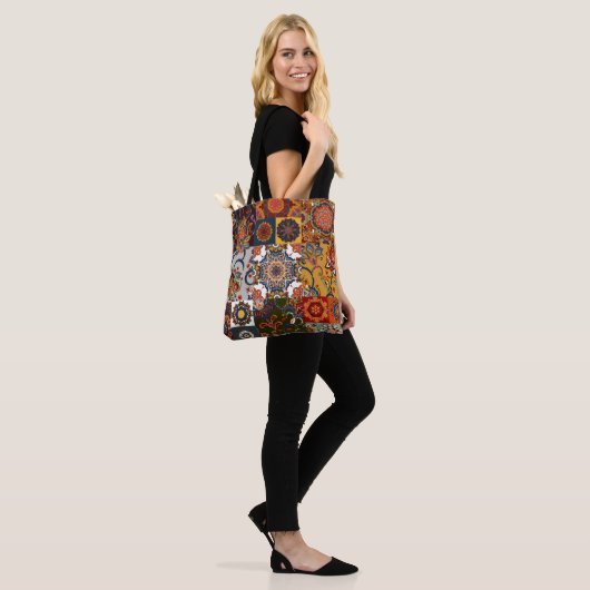 Farbenfrohe Patchwork-Tile: Majolica Pottery Style Tasche (Am Model)