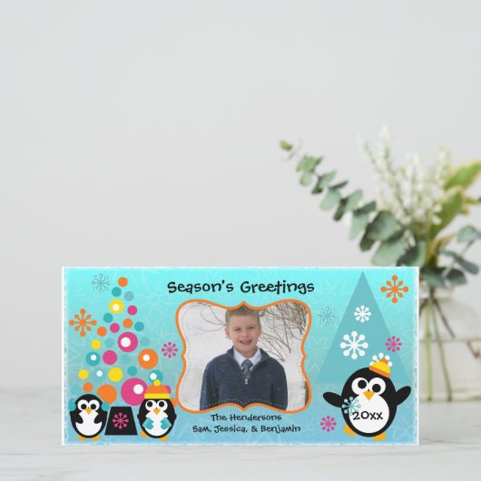 Farbenfrohe Penguins Holiday Gruß Karte (Stehend Vorderseite)