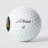 Farbenfrohe Perche: Ein Regenbogengitter im Baum Golfball (Logo)