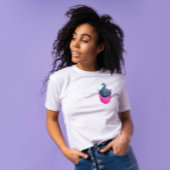 Farbenfrohe Pfau in einem gedruckten rosa Taschen T-Shirt