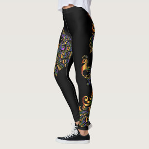 Farbenfrohe Pfaue auf allen farbigen Leggings