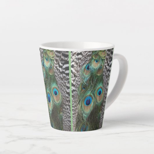 Farbenfrohe Pfauenfedern Pattern Kust. Latte Tasse (Rechte Ecke)