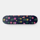 Farbenfrohe Pilze mit Muster aus weißer Blume Skateboard (Horizontal)