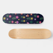 Farbenfrohe Pilze mit Muster aus weißer Blume Skateboard (Horizontal)