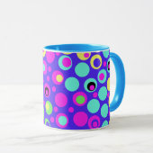 Farbenfrohe Polka Dot Party Tasse (VorderseiteRechts)