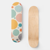 Farbenfrohe Polka Dots Skateboard (Vorderseite)