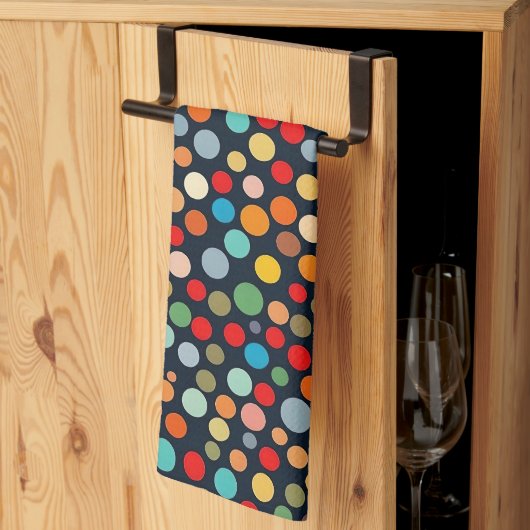 Farbenfrohe Polka Punkte auf dunklem Hintergrund Geschirrtuch (Drittel gefaltet)