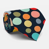 Farbenfrohe Polka Punkte auf dunklem Hintergrund Krawatte (Gerollt)