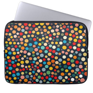 Farbenfrohe Polka Punkte auf dunklem Hintergrund Laptopschutzhülle
