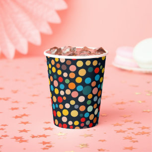 Farbenfrohe Polka Punkte auf dunklem Hintergrund Pappbecher