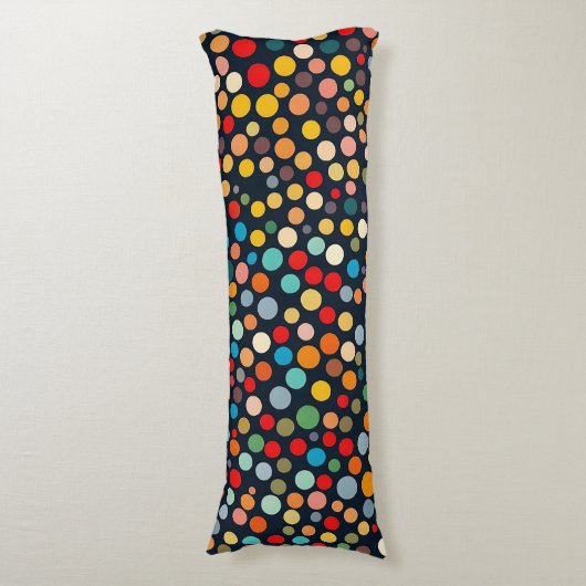 Farbenfrohe Polka Punkte auf dunklem Hintergrund Seitenschläferkissen (Vorderseite Vertikal)