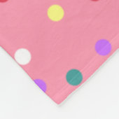 Farbenfrohe Polka Punkte auf Rosa Fleecedecke (Ecke)