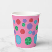 Farbenfrohe Polka-Punkte auf rosa Papiertüten Pappbecher (Vorderseite)
