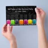 Farbenfrohe polnische Nagelflaschen, Nagelstudio Flyer (Handgriff)