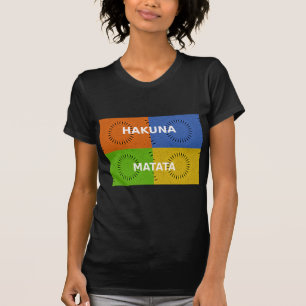 Farbenfrohe Pop-Art-Collage und "Hakuna Matata"-Bo T-Shirt
