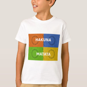 Farbenfrohe Pop-Art-Collage und "Hakuna Matata"-Bo T-Shirt