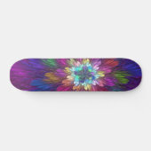 Farbenfrohe Psychedelische Blume Abstraktes Frakta Skateboard (Horizontal)