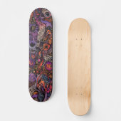 Farbenfrohe psychedelische Kreaturen Skateboard (Vorderseite)