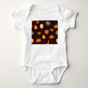 Farbenfrohe Pumpkins: dunkle Herbsteleganz. Baby Strampler