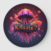 Farbenfrohe Qualle-Illustration mit Kuss-Me-Text Große Wanduhr (Vorderseite)