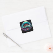 Farbenfrohe Qualle-Illustration mit Kuss-Me-Text Quadratischer Aufkleber (Umschlag)