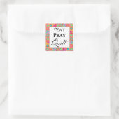 Farbenfrohe Quilt Blocks Border Art Eat Pray Quilt Quadratischer Aufkleber (Tasche)