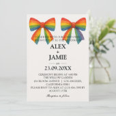 Farbenfrohe Rainbow Bow-Hochzeit Einladung (Stehend Vorderseite)