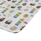 Farbenfrohe Rainbow Cake Desserts & Sprinkles Must Schneidebrett (Ecke)