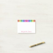 Farbenfrohe Rainbow Crayons personalisieren Post-i Post-it Klebezettel (Auf Schreibtisch)