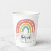Farbenfrohe Rainbow-Kalligrafie-Kindergeburtstag Pappbecher (Rückseite)