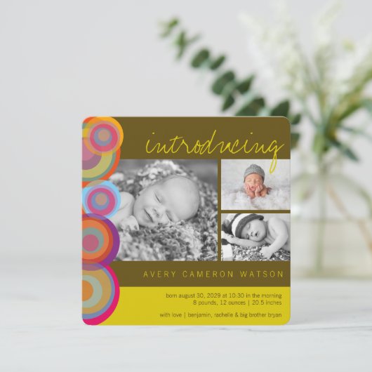 Farbenfrohe Rainbow Pop Circles Birth Announcement Ankündigung (Stehend Vorderseite)