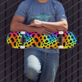 Farbenfrohe Regenbogen-Cheetah Nahtloses Muster Skateboard