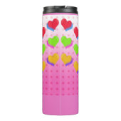 Farbenfrohe Regenbogen-Herzen auf rosa Cartoon-Mus Thermosbecher (Rückseite)