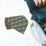 Farbenfrohe Regenbogen Lorikeet Parrot Muster Krawatte<br><div class="desc">Kleid im Stil mit dieser stilvollen Krawatte,  die das Foto eines farbenfrohen Rainbow Lorikeet Papagei Kopf in einem wiederholt aufgedruckten Muster zeigt.</div>