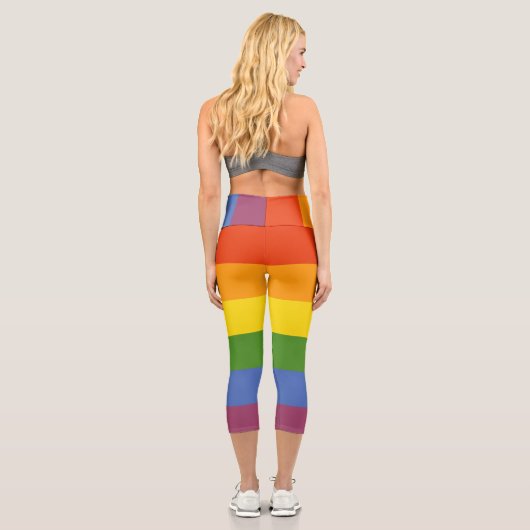 Farbenfrohe Regenbogen-Streifen Capri Leggings (Rückseite)