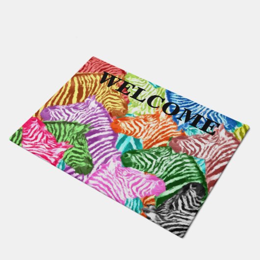 Farbenfrohe Regenbogen Zebra Willkommen Fußmatte (Schrägansicht)