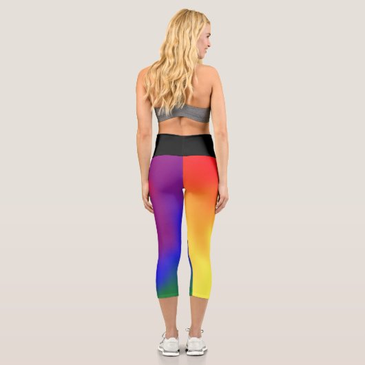 Farbenfrohe Regenbogenfarben Abstrakte Kunst Moder Capri Leggings (Rückseite)