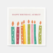 Farbenfrohe Regenbogenkerzen Happy Birthday Typogr Serviette (Vorderseite)