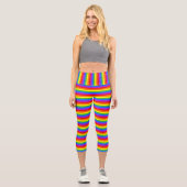 Farbenfrohe Regenbogenstreifen Capri Leggings (Vorderseite)