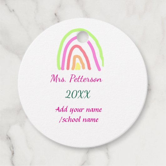 Farbenfrohe Regenbogenstreifen geben dem Lehrer de Geschenkanhänger (Vorderseite)