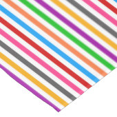 Farbenfrohe Regenbogenstreifen-Linien-Design - Wei Tischdecke (Schrägansicht)