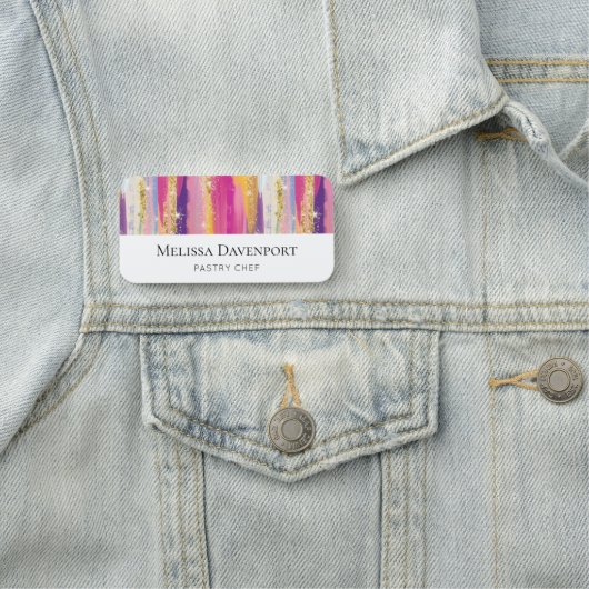 Farbenfrohe Regenbogenstreifen mit Imitaten Gold G Namensschild (Beispiel)